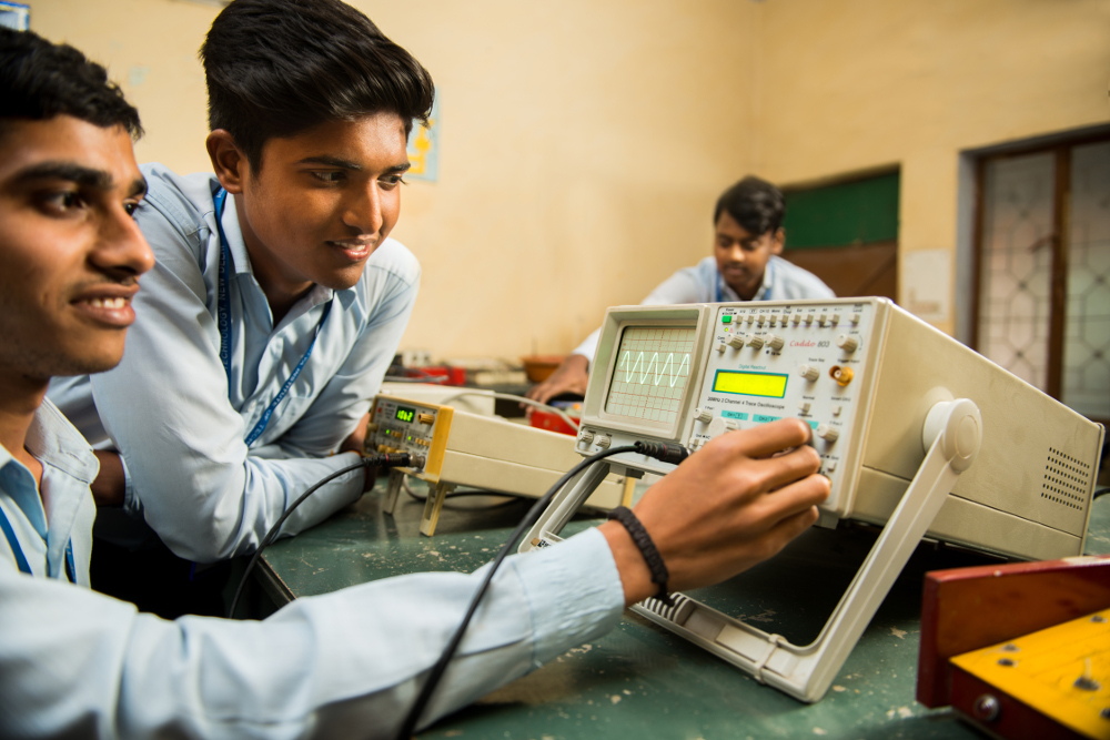 Electronics practical training equipment